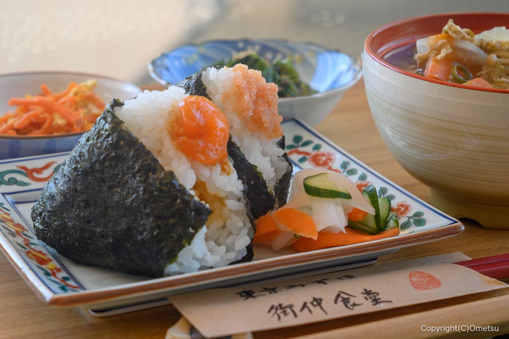 「東京みずほ 街仲食堂 by ジーバーFOOD」の、おむすび