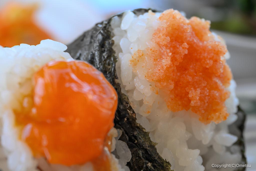 「東京みずほ 街仲食堂 by ジーバーFOOD」の、明太子おむすび