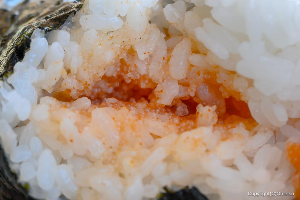 「東京みずほ 街仲食堂 by ジーバーFOOD」の、明太子おむすび